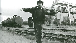 Ra&scaron;ytojas Jurgis Kunčinas Alytuje, 1993. I&scaron; ciklo &bdquo;Įkvėpimo žemė&ldquo; (1983&ndash;1993).
