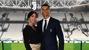 Cristiano Ronaldo ir Georgina Rodriguez Turino „Juventus“ stadione