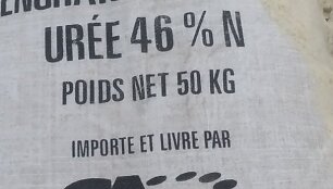 Paplūdimyje aptikti mai&scaron;ai pasirodė esantys pripildyti smėlio.