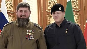Ramzanas Kadyrovas su sūnumi Adamu 