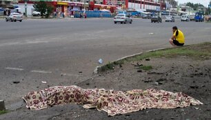 Žuvusiųjų kūnai Luhansko gatvėse