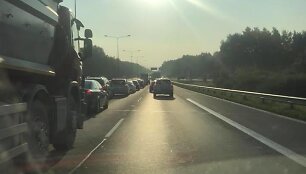 Automobilių kam&scaron;tis Kauno Ateities pl.