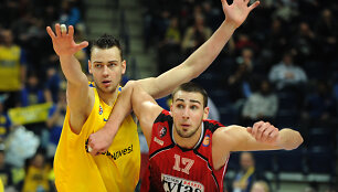Donatas Motiejūnas (kairėje) ir Jonas Valančiūnas