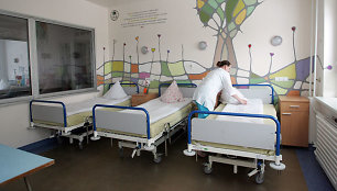 Ilgus mėnesius ligoninėje praleidžiantys vaikai naujose palatose jausis linksmiau