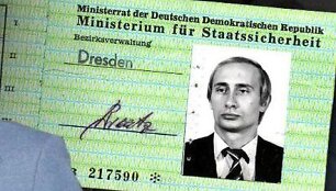 &bdquo;Bild&ldquo; paskelbtas esą V.Putinui i&scaron;duotas &bdquo;Stasi&ldquo; pažymėjimas