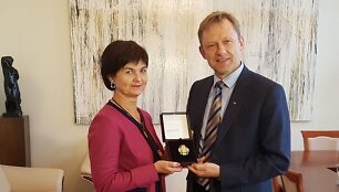 Auk&scaron;čiausią ministerijos apdovanojimą lapkričio 2 dieną Jolantai Kryževičienei įteikė kultūros ministras &Scaron;arūnas Birutis.