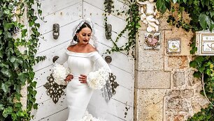 Inga Budrienė su Liutauro Salasevičiaus kurta suknele