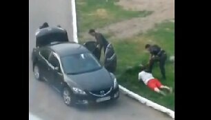 Teroristai Luhanske pagrobė vyrą tiesiog gatvėje