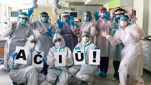 Respublikinės Šiaulių ligoninės Chirurgijos reanimacijos ir intensyviosios terapijos skyriaus medikės dėkoja visiems, padėjusiems nelengvu laikotarpiu, gydant COVID-19 ligonius