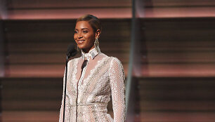 Beyonce su Inbal Dror kurta suknele
