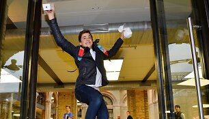 Londone &bdquo;iPhone 5s&ldquo; i&scaron;manujį telefoną nusipirkęs klientas