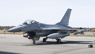 Danijos kariai su naikintuvais nusileido Estijoje