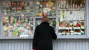 Pasak smulkiųjų verslininkų, apribojus prekybą alkoholiu, dalis kioskų savininkų bus priversti nutraukti savo veiklą.