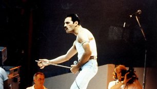 Freddie Mercury 1985 metais Vemblio stadione.