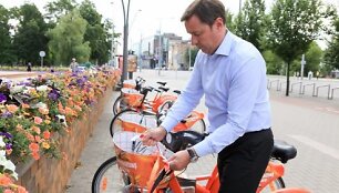 Vilniaus meras ragina simboliniais kaspinais pagerbti Malaizijos lėktuvo aukas
