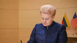 Prezidentė pagerbė velionio JAV prezidento G.H.W.Busho atminimą