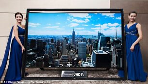 Didžiausias pasaulyje &bdquo;Samsung&ldquo; televizorius kainuoja maždaug 400 tūkst. litų