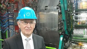 Profesorius Juozas Vaitkus CERN laboratorijoje