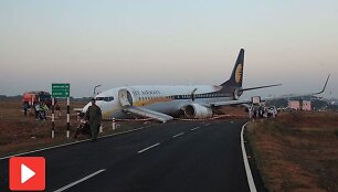 &bdquo;Jet Airways&ldquo; lėktuvas nuslydo nuo pakilimo tako.