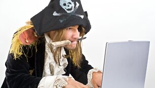 &bdquo;Piratavimo mokestis&ldquo; nelegalaus turinio internete platintojams suteiktų indulgenciją. 