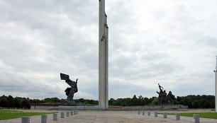 Monumentas sovietiniams kariams Rygoje