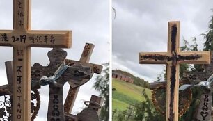 Ant Kryžių kalno i&scaron;niekinti Honkongą remiantys kryžiai