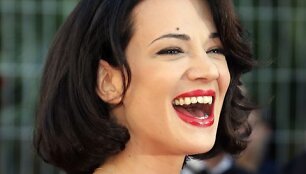 Asia Argento &scaron;venčia 38-ąjį gimtadienį