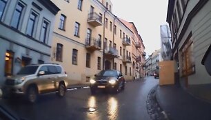 Vilniuje, Užupio gatvėje, nufilmuotas &bdquo;BMW X6&ldquo;