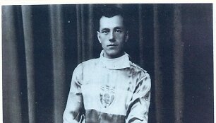Vienas dviračių sporto pradininkų Lietuvoje Isakas Anolikas buvo nužudytas Kauno IX forte 1943 m