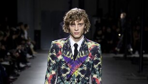 &bdquo;Dries Van Noten&ldquo; 2019&ndash;2020 m. rudens ir žiemos kolekcijos modelis