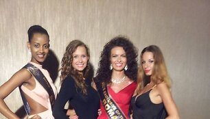 Greta Mikalauskytė (antra i&scaron; kairės) &bdquo;Miss Exclusive of the World 2013&ldquo; konkurse
