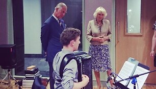 Martynas Levickis su princu Charlesu ir jo žmona Camilla