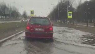 Kauno &Scaron;iaurės prospektas virto upeliu