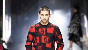 &bdquo;Versace&ldquo; 2019&ndash;2020 m. rudens ir žiemos kolekcijos modelis