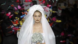 &bdquo;Moschino&ldquo; kolekcijos pristatymas: Gigi Hadid