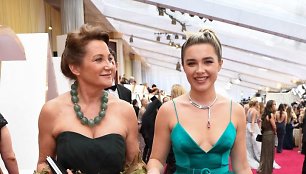 Britų aktorė Florence Pugh su mama