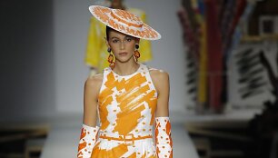 &bdquo;Moschino&ldquo; 2019 m. pavasario ir vasaros kolekcijos modelis