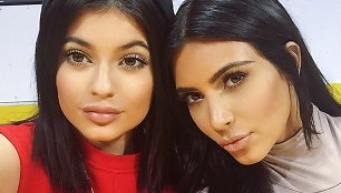 Kylie Jenner ir Kim Kardashian