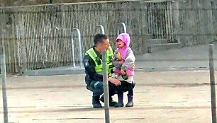 Vilniuje pasiklydusią mergaitę nuramino policininkas