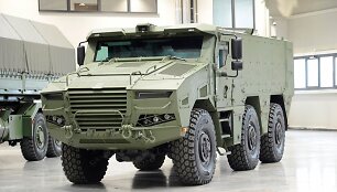 Lenkija pradeda serijinę &bdquo;Heron&ldquo; 6&times;6 &scaron;arvuotosios transporto priemonės gamybą.