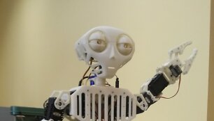 VGTU studentų sukurtas robotas &ndash; humanoidas