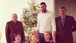 Eglė ir Jonas Valančiūnai su tėvais