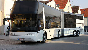 Paskutiniai Jumbocruiser autobusai pasižymėjo ir modernesniu dizainui. (Wikimedia)