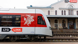 Susisiekimo ministras keliauja į Varšuvą traukiniu
