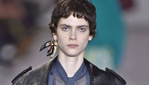 &bdquo;Balenciaga&ldquo; 2017&ndash;2018 m. rudens ir žiemos kolekcijos modelis