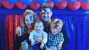 Michaelas Buble ir Luisana Lopilato su sūnumis Noah ir Elias