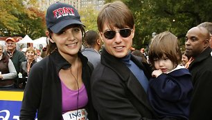 Katie Holmes ir Tomas Cruise'as su dukrele Suri.