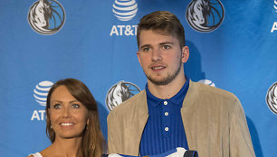 Luka Dončičius kartu su mama Mirjam Poterbin