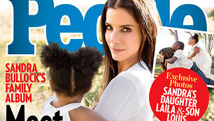 Sandra Bullock su įvaikiais Louisu ir Laila