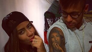 Neymaras su seserimi